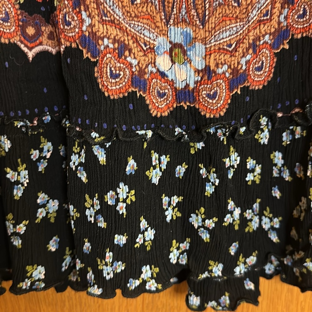 Bila Lightweight Floral Tank with Ties at V-Neck. Ruffled Edge Neck & Ruffle Hem - Picture 6 of 12
